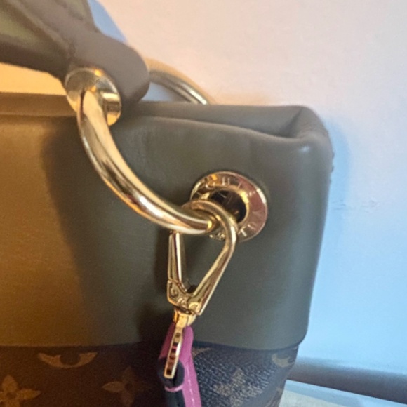 Louis Vuitton Besace shoulder tote - Picture 5 of 14